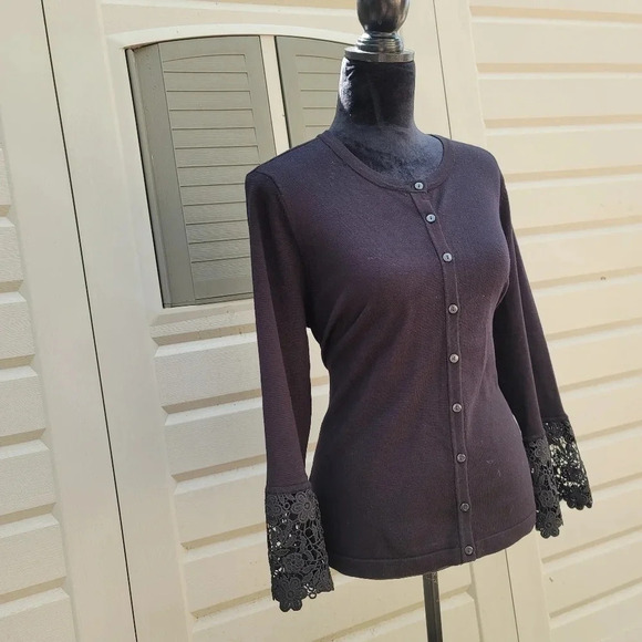 East of 7th Women Black Sweater Bell Lace Sleeve Cardigan Stain Mart Sz LArmpi - Picture 3 of 7